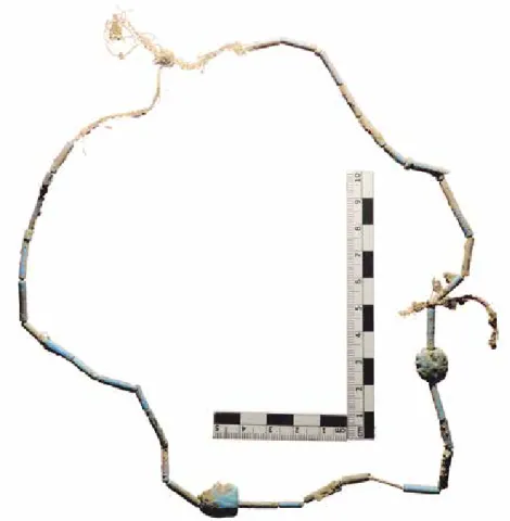 Fig. 4.  Collier de perles en faïence provenant du sondage B.  