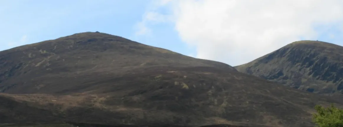 Fig. 9: The Paps of Anu (Dá Chích Anann); the cairns on   the tops are visible(Pic. FA, May 2017) 