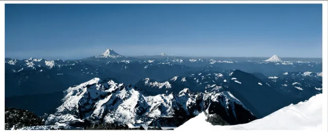 Figure 3 – Le Mont Adams, le Mont Hood et le Mont St Helens avant le 18 mai 1980, pris des pentes du Mont Rainier en direction du sud 15