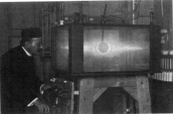 Figure  2-1:  Birkeland  with  his  terrella, ca.  1910.  Note  how  the  plasma  is  confined  mainly  in  an equatorial  disc  around  the simulated  &#34;Earth&#34;.