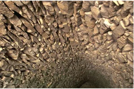 Figure 2 : Voûte d’une construction en pierre sèche (aucun mortier ne fixe les pierres entre elles) –  photo tirée du site http://www.pierreseche.com de Christian Lassure