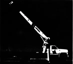 Figure 3.6  : Hydraulic boom crane mounted on  flatbed  truck Source: National Crane Company product literature