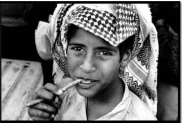 Figure 21: un jeune saoudien utilisant le miswak - image  unpublishe-d.blogspot.com
