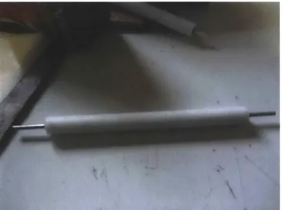 Figure  3.2:  Figure  showing  first  version  of  Artery  molds.  The  rod  is  held  in  place  by o-rings  on  the  sides  of  the  tube.