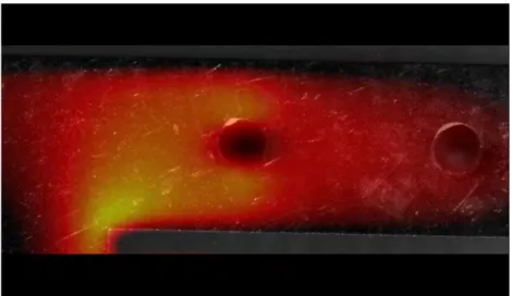 Figure 43 : Superposition de l’image de courant et de la photographie de la zone testée, vue  par la face supérieure