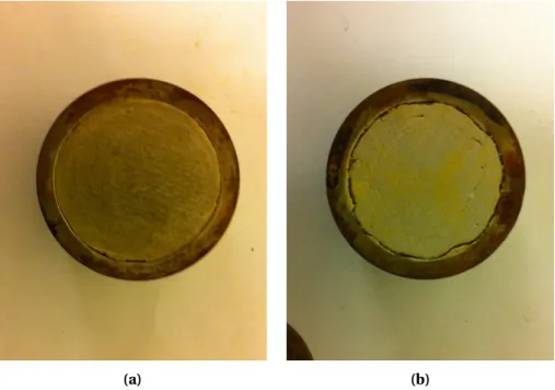 Fig 1.14. Ouverture typique des fissures induites par la dessiccation. (a) Un des échantillons sé- sé-chés pendant 8 semaines dans un dessiccateur sous une atmosphère balayée régulièrement avec de l’azote (gaz non réactif )