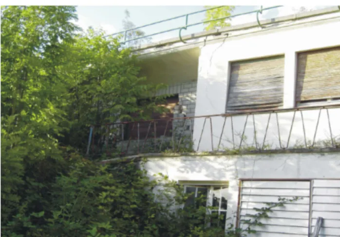 Fig. 2. Residential house in Reutlingen (Swabian Alb) damaged by a landslide (Bl¨ochl and Braun, 2005).