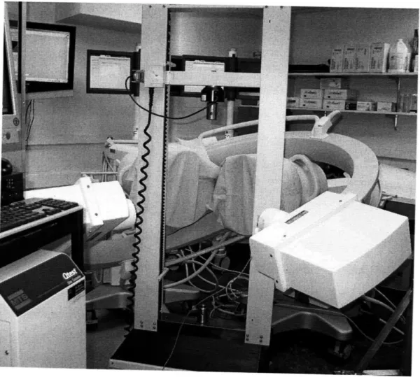 Figure 3-2:  The MTS  material test machine  was  setup to move  spine specimen  in the common  field  of view  of DFIS  to perform a  validation test on  the accuracy.