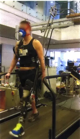 Figure  39:  Experimental setup  with the powered  Artificial  Gastrocnemius An  amputee  participant  walks  in  an  experimental  trial  with  the  powered  artificial