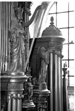 Figure  3:  sculptures  moulées  en  carton-pierre :  roi  David,  angelot,  ange  trompettiste (photo Jacques Loubot) 