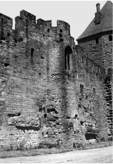 Fig. 28 – Carcassonne (Aude). Enceinte :  vue de la tour Saint-Sernin (cliché M. Heijmans, CNRS).