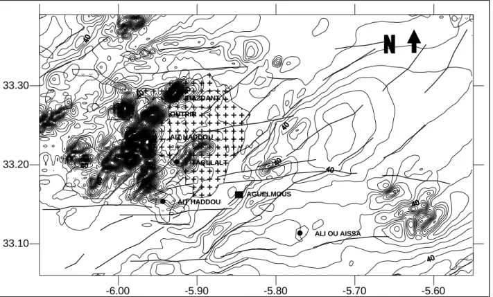 Fig. 3 – Carte d'anomalies du champ résiduel après réduction au pôle ; extension des laves plio-quaternaires et linéaments tectoniques