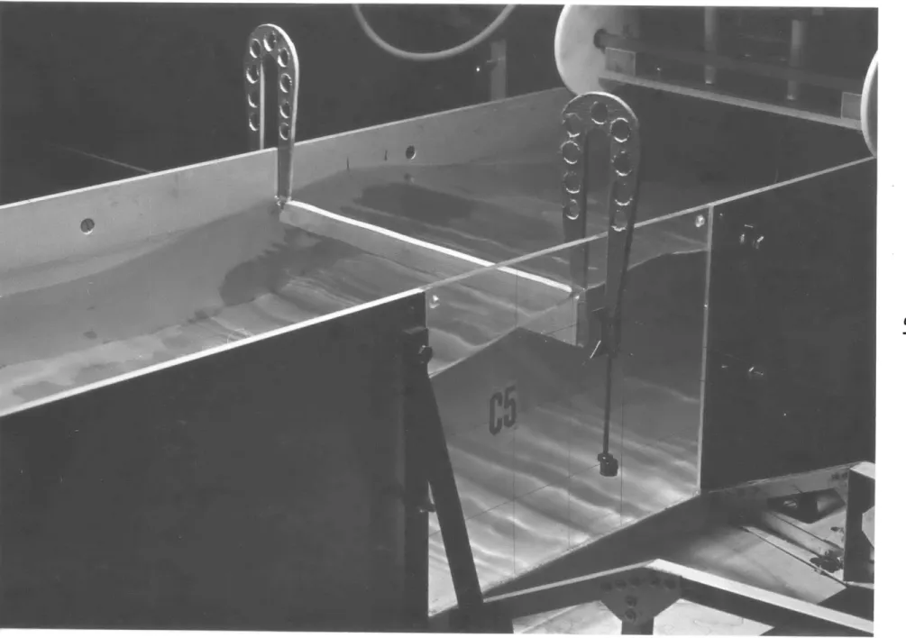 Fig.  3  Close-up  photograph  of boom in wave  tank  during experimental  run  C5  (Ka  =  0.30).