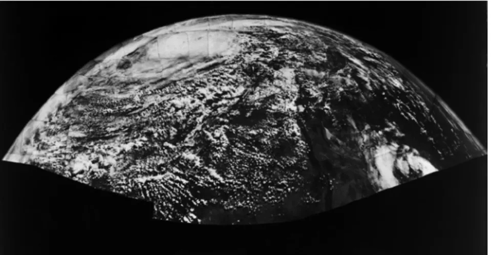 Figure 7 – Composite image showing a tropical cyclone, published in colour on a dou- dou-ble-page in Life Magazine in 1955