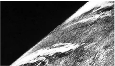 Figure 6 – The first known documentary recording from outer space, a photograph rea- rea-lised with a V-2 rocket on October 24, 1946 at White Sands, New Mexico