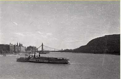 Figure 1: The Queen Elizabeth at Budapest in 1939 (Fortepan/Gali) 