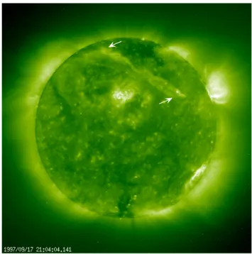 Fig. 2. Ejecta signatures used in this work (for Event 9) in panel: (a) proton plasma β p ; (b) solar wind He ++ to H + ratio; (c) observed and expected proton temperature T p; (d) intensity of the  interplan-etary magnetic field; (e) and (f) latitude and 