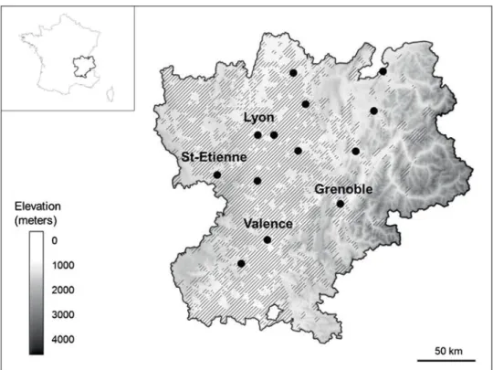 Fig. 1. The Rhône-Alpes region with location of pollen stations, distribution of ragweed at the municipal level (source: Observatoire des ambroisies), and elevation (source: Institut Géographique National, France)