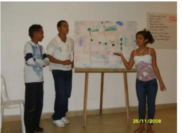 Foto 3. Grupo focal de niños y niñas socializando el mapa social de su sede educativa