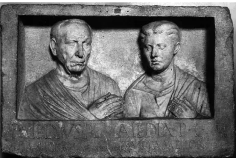 Fig. 5 a. Marbre, relief funéraire (H. 64 cm; L. 99 cm). Fin de l’époque augustéenne. Berlin, Staatliche Museen SK  840 
