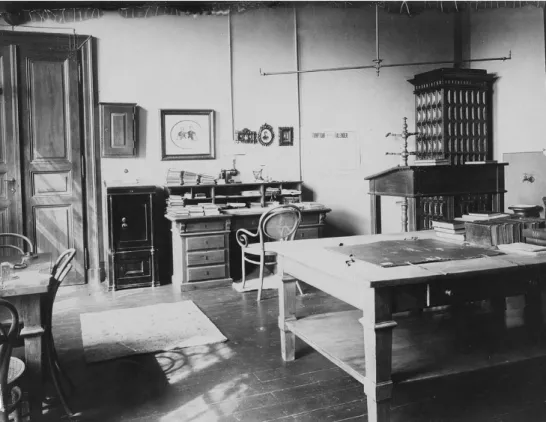 Fig. 2. The writing desk in the laboratory, 1895. Reproduced by permission of the Philosophisches Archiv, University of Konstanz; all rights reserved.