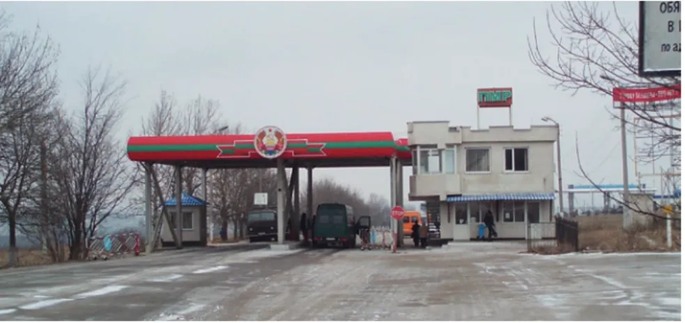 Fig. 1: Border post near Bendery set up by Transnistrian authorities on the main road leading  from the Moldovan capital Chișinău to Tiraspol