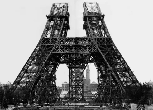 Fig. 4: Paris, Eiffel Tower, 1889, under construction. Photo: Claude Mignot, Architektur des 19