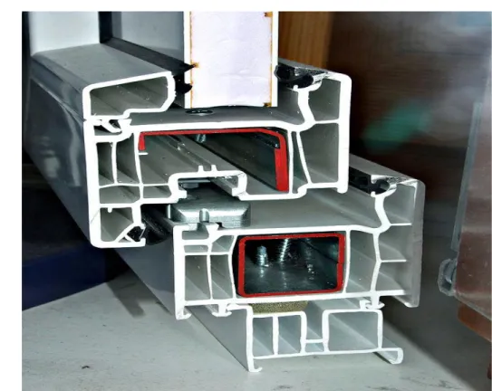 Figure 9 : Coupe d'un cadre de fenêtre en PVC montrant les espaces creux  améliorant l'isolation