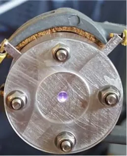 Figure 31 : Plasma obtenu entre les deux électrodes à l’aide d’un tournevis 