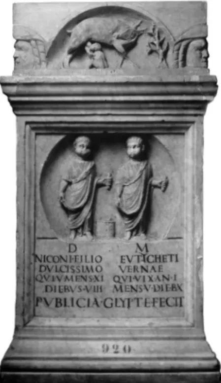 Fig. 3 : autel funéraire, rome, Villa albani  (photo Dai rome).