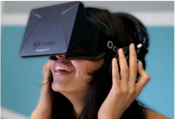 Figure 6 : utilisatrice testant l'Oculus Rift avec un casque audio 