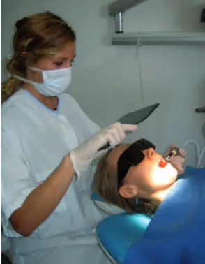 Fig. 4 La protection oculaire du praticien et du patient.