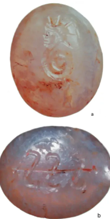 Fig. 3a &amp; b.– Calcédoine laiteuse. Aquileia, Museo Archeologico  Nazionale inv. 26073