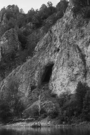 Fig. 2. Bajslan-Tash cave entrance (photo by V.A. Kniss).