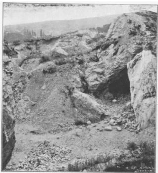 Fig. 28. — Abri sous roche de Veyrier, en 1895. 