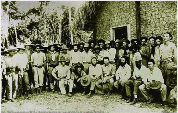 Figure 8. Prestes et les oﬃciers de la Colonne exilés en Bolivie en 1927.