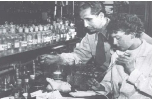 Figure 7 : Karl Paul Link (1901-1978), dans son laboratoire, circa1950 [18]. 