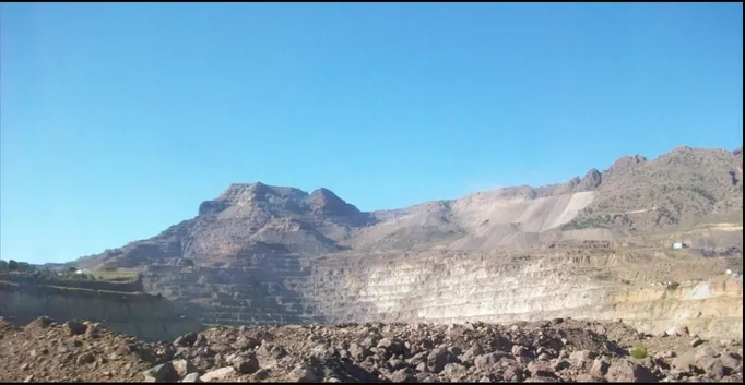 Figure 4: Photo représentant le gisement ferrifère de l’Ouenza 12/01/2011  1.2  Historique de la mine de l’Ouenza