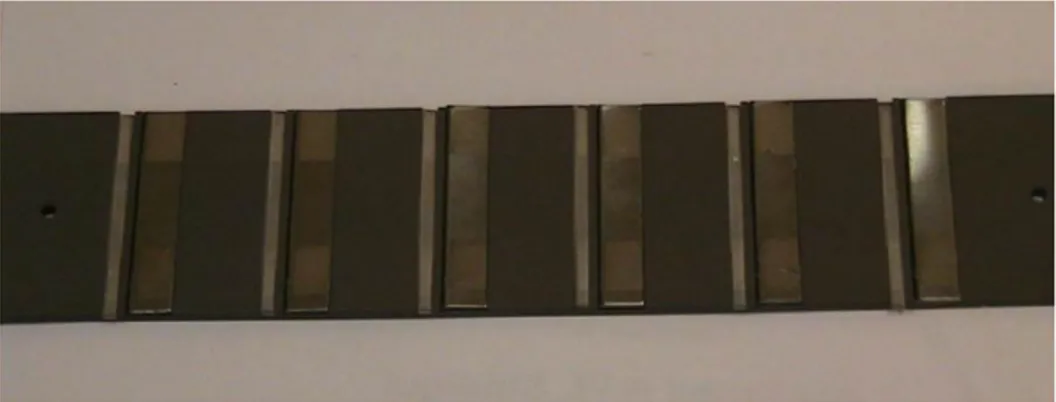 Figure 1.9 – Configuration d’électrodes utilisée pour le pompage de film liquide
