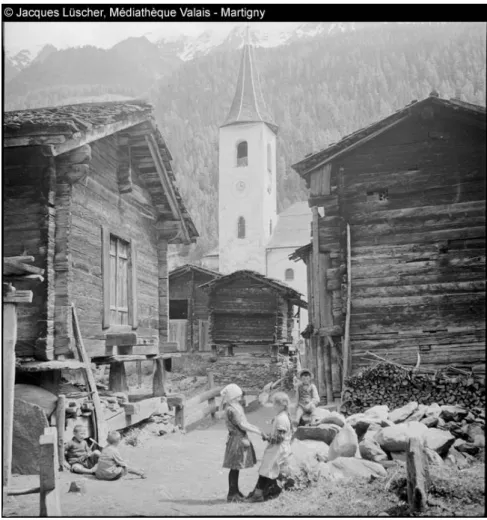 Illustration 10 : Enfants dans le village de Kippel, Lötschental, entre 1910 et 1920 (Jacques Lüscher,  Médiathèque Valais – Martigny)