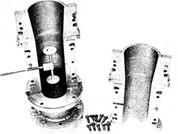 Figure II-4 : Emplacement des jauges à cordes vibrantes dans le moule (Brooks et Neville,  1977) 