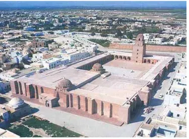 Fig . 36 : la mosquée Oqba Ibn Nafaa : vue aérienne