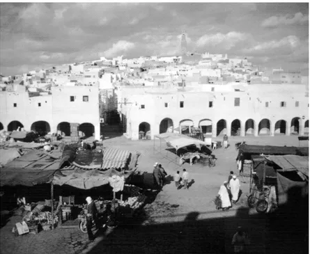 Figure 03 : Vue du marché de la ville de Ghardaïa.     Source : Kacimi Mohamed, Le monde Arabe, p