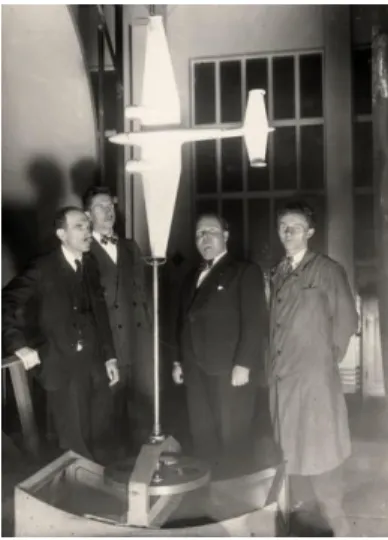 Figure  1  :  1937/1938  -  Visite  de  la  soufflerie  verticale.  