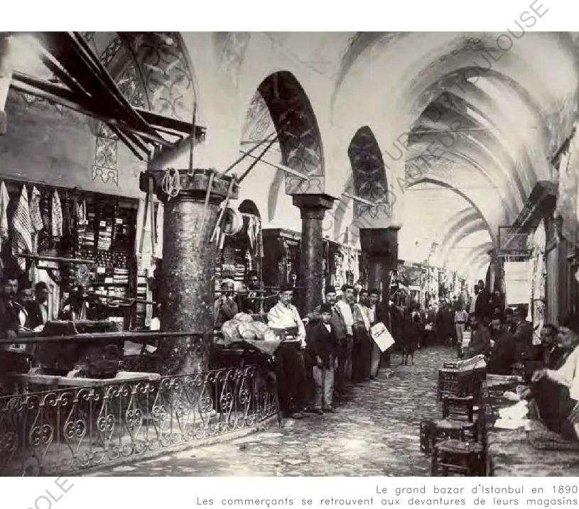 Figure 40:  The Istanbul Grand Bazar in the1890s . Photographie de Jean Pascal Sébah. Le grand bazar d'Istanbul en 1890.Les commerçants se retrouvent aux devantures de leurs magasins.