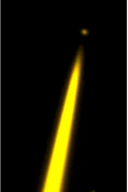 Figure 1.12: Étoile laser sodium sur le ciel. Extrait de Michaille et al. ( 2000 ). L’OA classique ne fonctionne de manière optimale que sur un champ de vue  as-sez petit (quelques secondes d’angle)