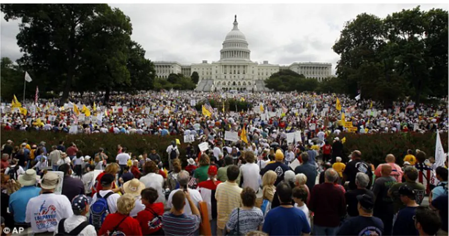 Figure 8 : Photo du rassemblement Tea Party 9/12 à Washington, le 12 septembre 2009 devant le Capitole,   publiée par le Daily Mail, le 12 septembre 2009