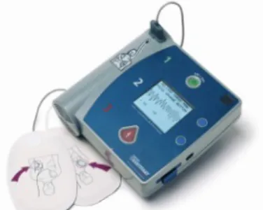 Figure 5 : Défibrillateur automatisé externe (DAE) avec électrodes adultes
