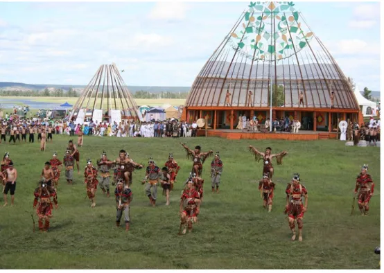 Figure 2 : Fête nationale Yssyakh Touïmada-danse des guerriers, juin 2009.   Photo : Isabelle Brianso