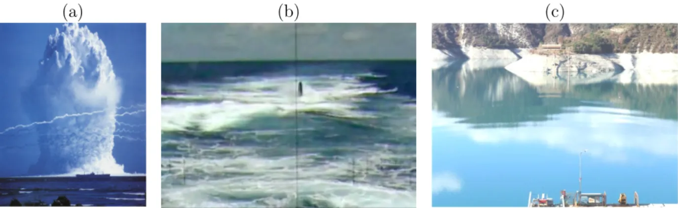 Figure 1 – (a) Explosion d’une bombe atomique sous-marine. (b) Surface de la mer lors de la plongée d’un sous-marin, vue par le périscope
